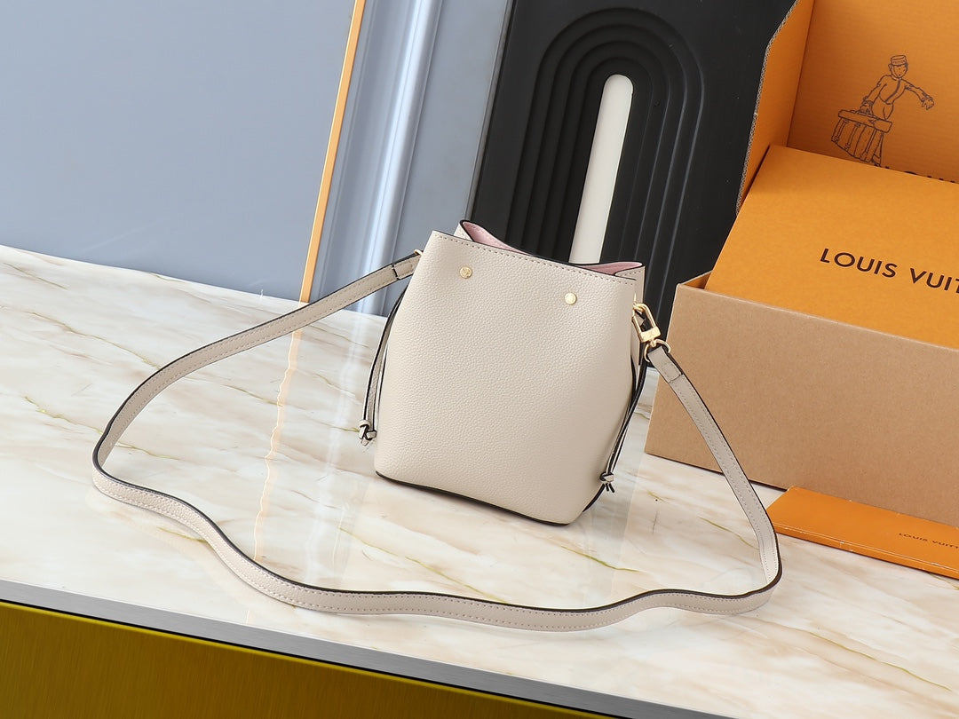 Louis Vuitton LV Tiny Nano Lockme Bucket Shoulder Bag 13.5x16.0x10.0cm