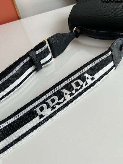 Prada Monochrome Saffiano 21 Leather Bag in Black 21x14x6.5cm